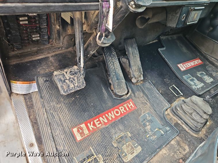 image for item EB8316 1997 Kenworth T600 semi truck