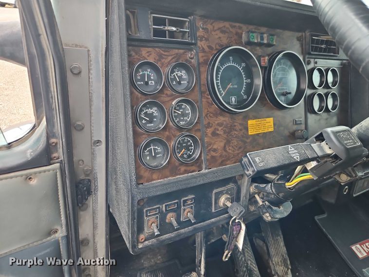 image for item EB8316 1997 Kenworth T600 semi truck