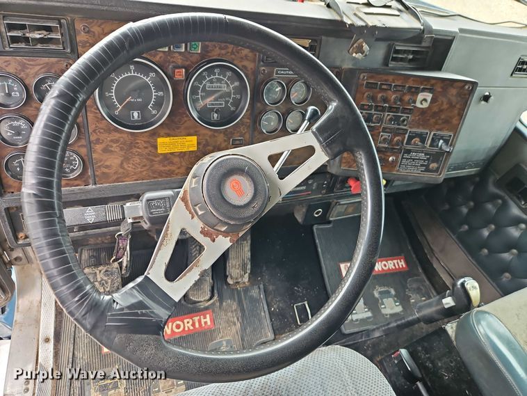 image for item EB8316 1997 Kenworth T600 semi truck