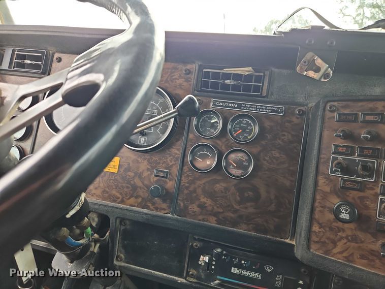 image for item EB8316 1997 Kenworth T600 semi truck