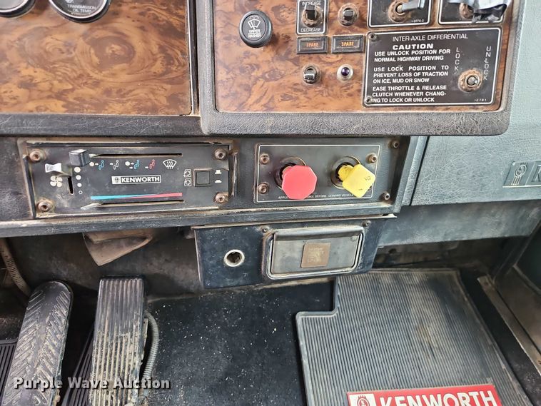 image for item EB8316 1997 Kenworth T600 semi truck