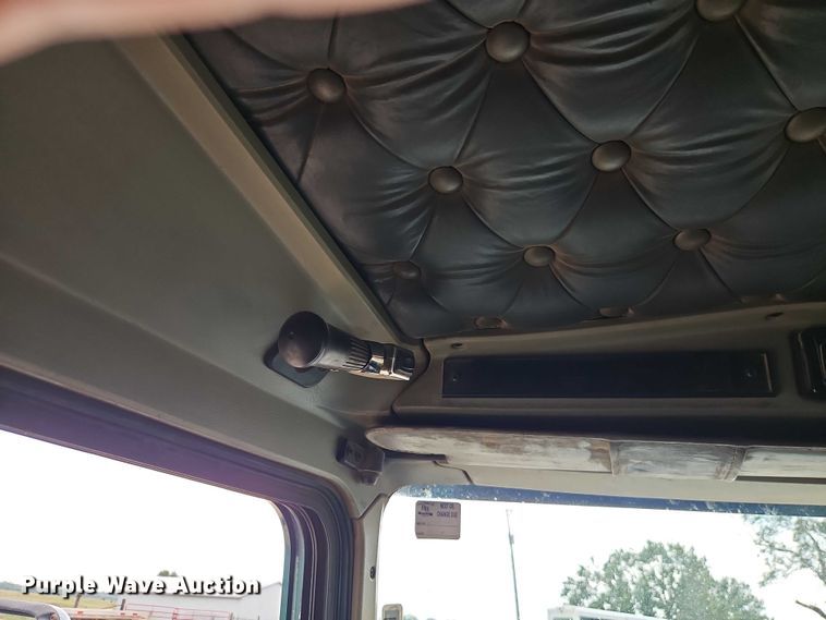 image for item EB8316 1997 Kenworth T600 semi truck