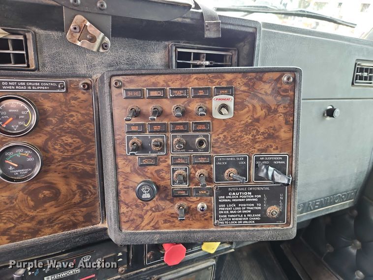 image for item EB8316 1997 Kenworth T600 semi truck