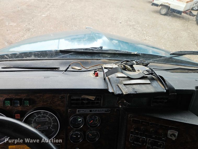 image for item EB8316 1997 Kenworth T600 semi truck