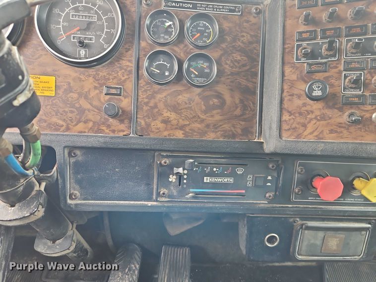 image for item EB8316 1997 Kenworth T600 semi truck