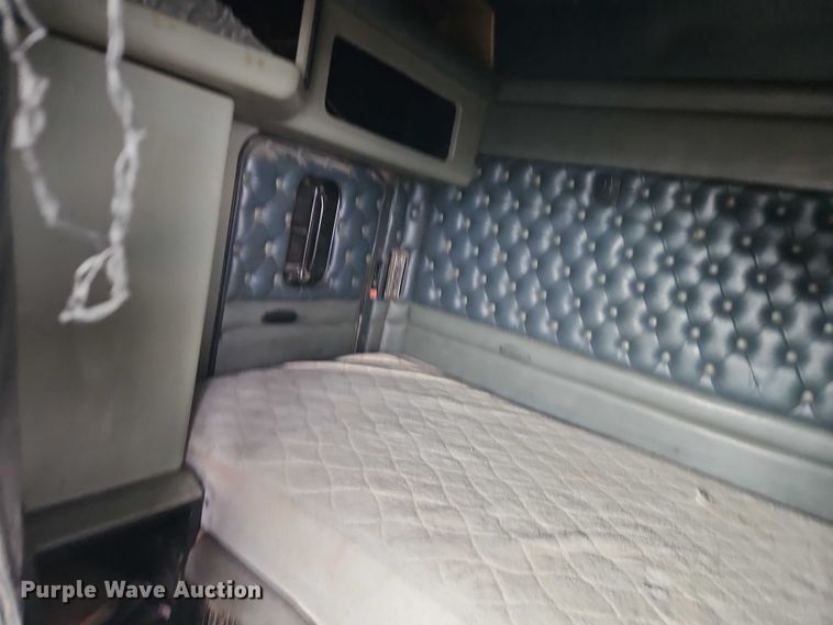 image for item EB8316 1997 Kenworth T600 semi truck