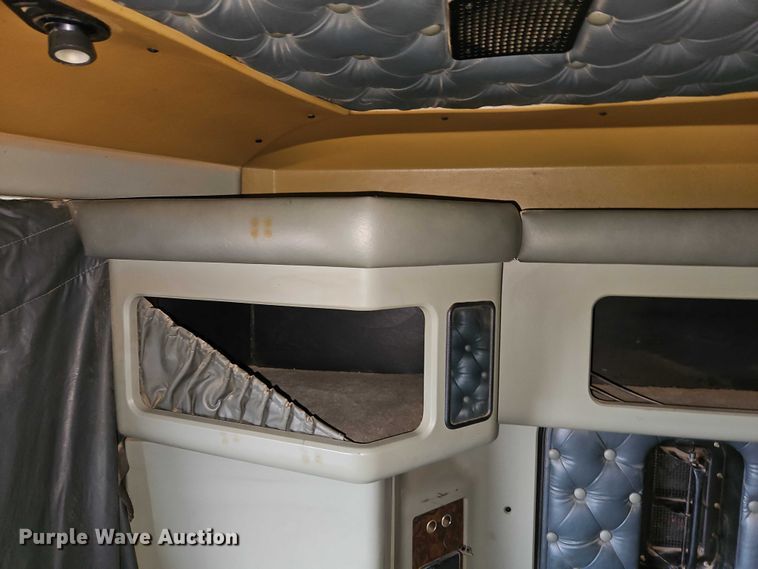 image for item EB8316 1997 Kenworth T600 semi truck