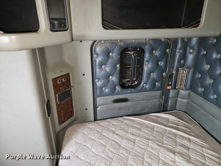 image for item EB8316 1997 Kenworth T600 semi truck