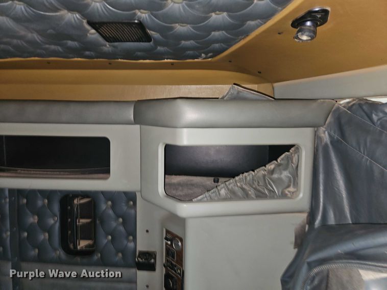 image for item EB8316 1997 Kenworth T600 semi truck