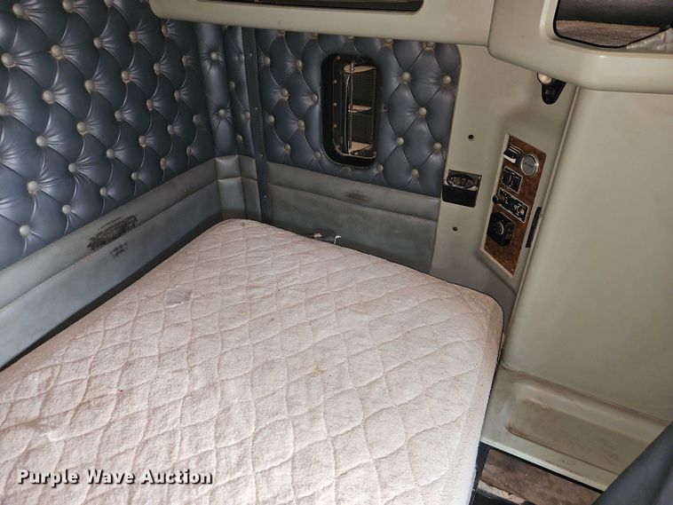 image for item EB8316 1997 Kenworth T600 semi truck