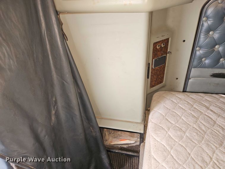 image for item EB8316 1997 Kenworth T600 semi truck