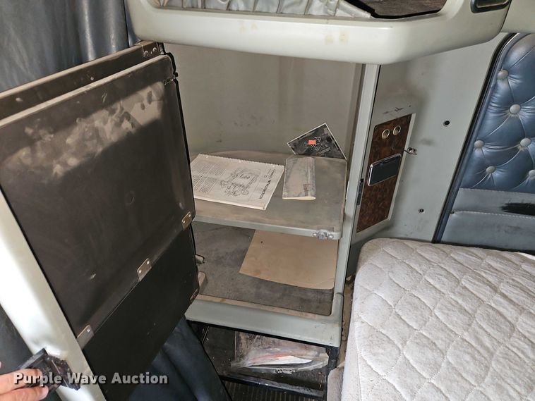 image for item EB8316 1997 Kenworth T600 semi truck