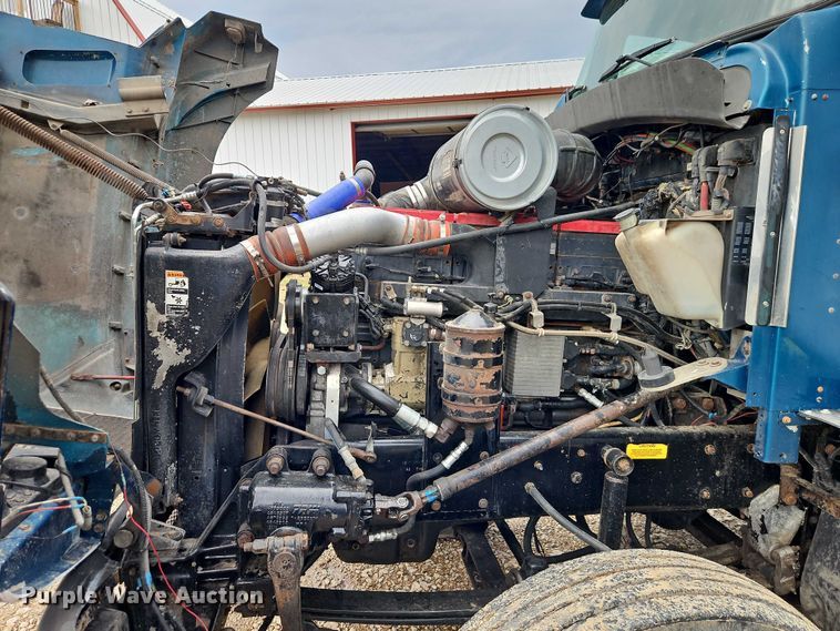 image for item EB8316 1997 Kenworth T600 semi truck