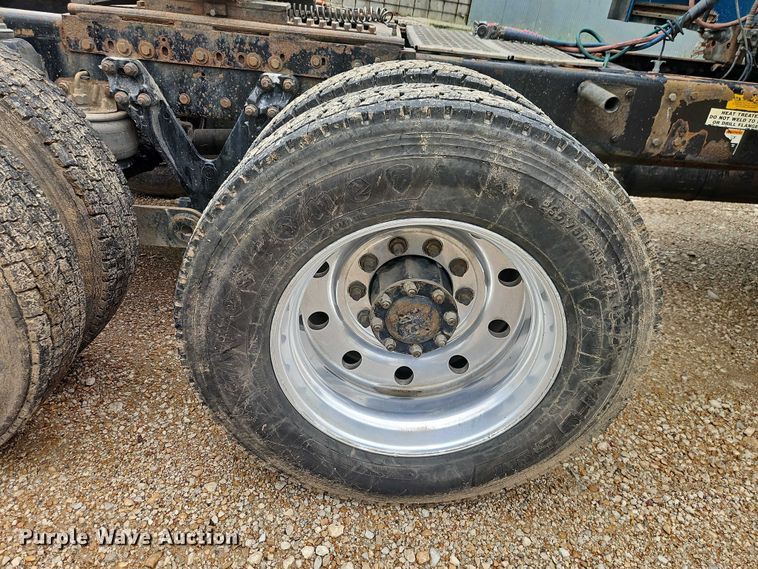 image for item EB8316 1997 Kenworth T600 semi truck