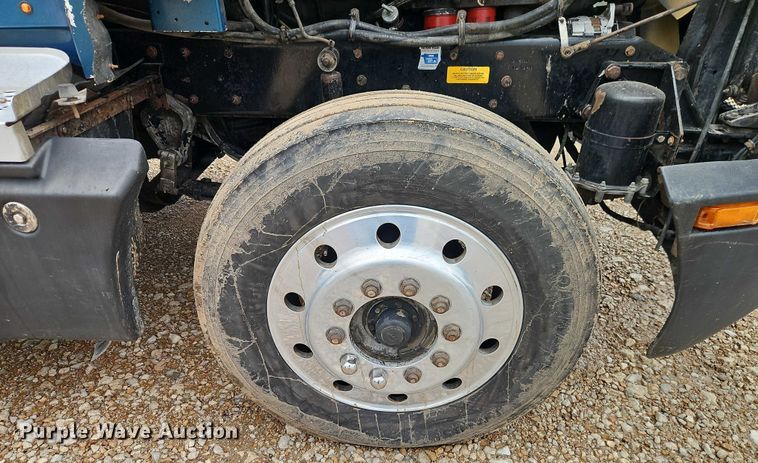 image for item EB8316 1997 Kenworth T600 semi truck