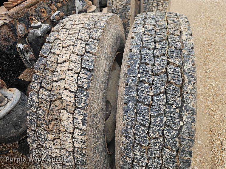 image for item EB8316 1997 Kenworth T600 semi truck