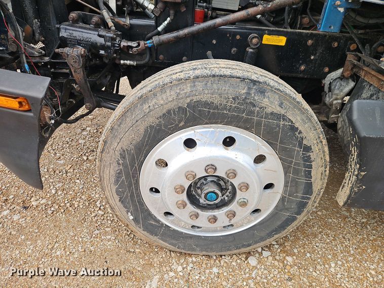 image for item EB8316 1997 Kenworth T600 semi truck