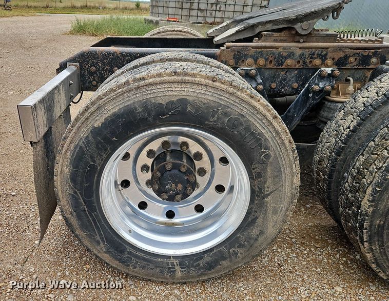 image for item EB8316 1997 Kenworth T600 semi truck