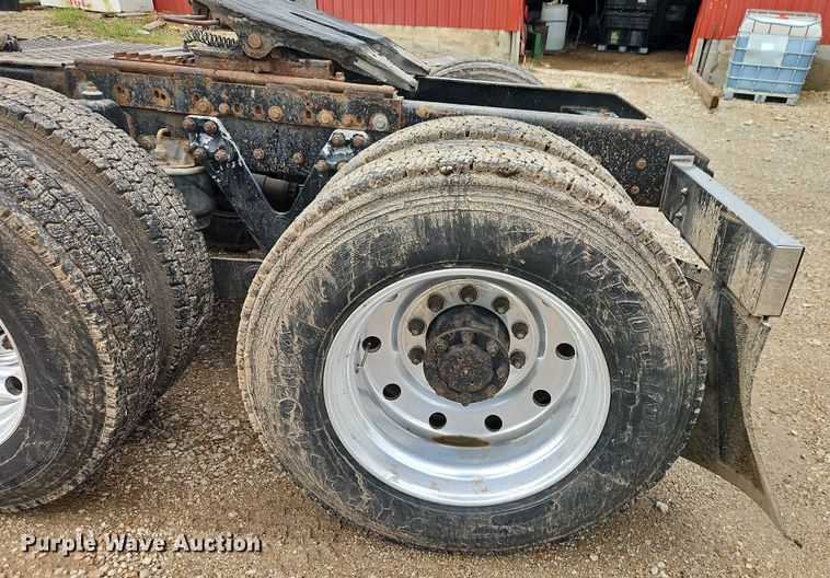 image for item EB8316 1997 Kenworth T600 semi truck