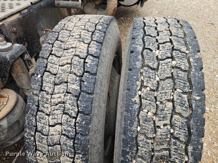 image for item EB8316 1997 Kenworth T600 semi truck