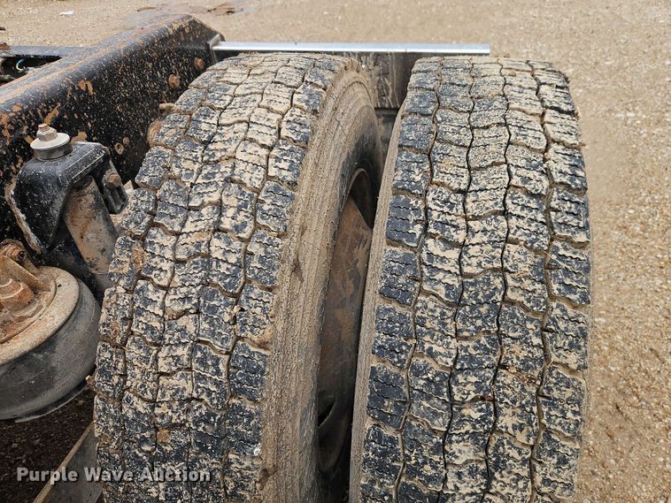 image for item EB8316 1997 Kenworth T600 semi truck