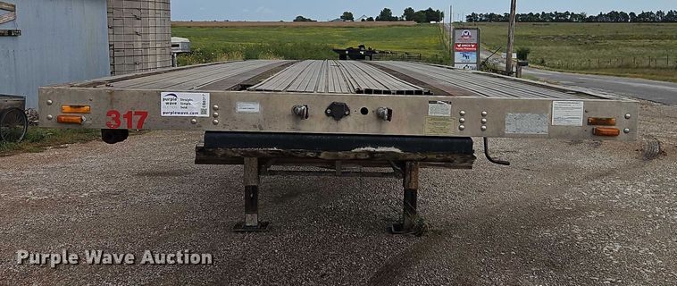 image for item EB8317 2000 Transcraft flatbed trailer