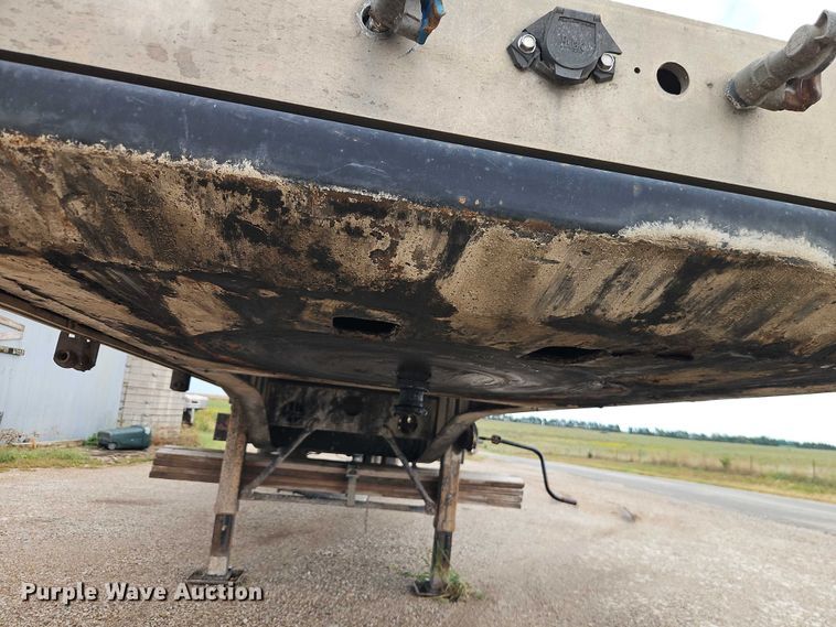 image for item EB8317 2000 Transcraft flatbed trailer