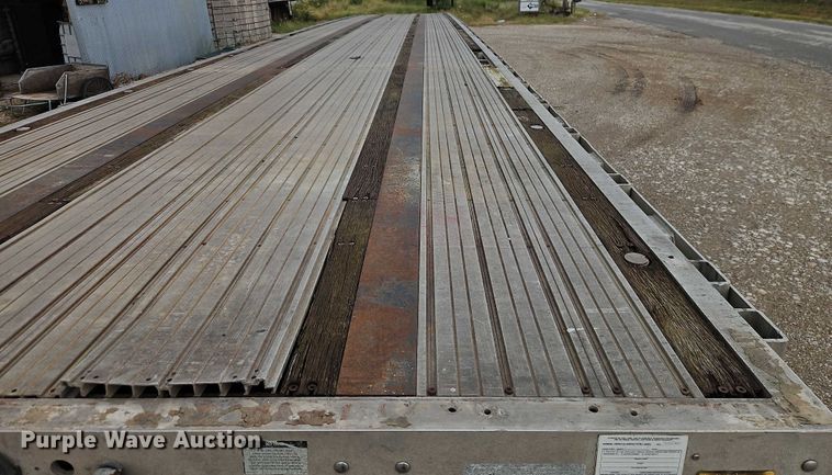 image for item EB8317 2000 Transcraft flatbed trailer