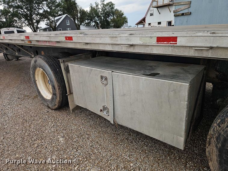 image for item EB8317 2000 Transcraft flatbed trailer