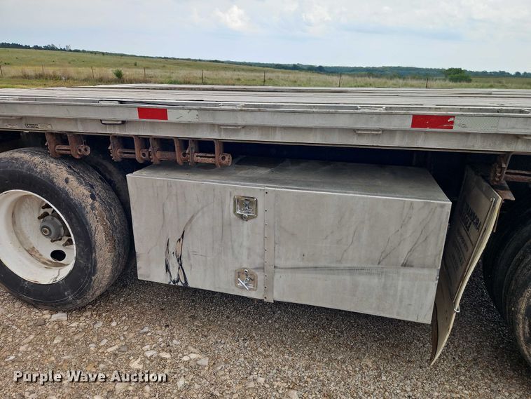 image for item EB8317 2000 Transcraft flatbed trailer
