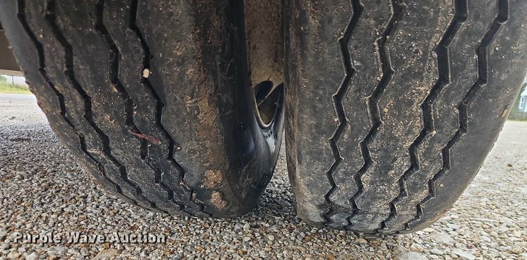 image for item EB8317 2000 Transcraft flatbed trailer