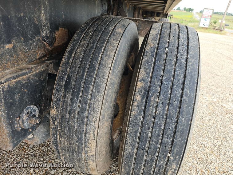 image for item EB8317 2000 Transcraft flatbed trailer