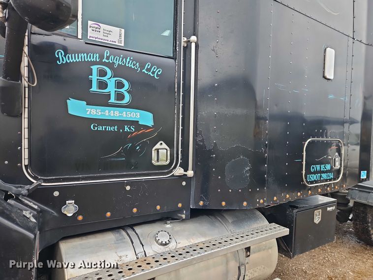 image for item EB8318 1996 Kenworth T600 semi truck