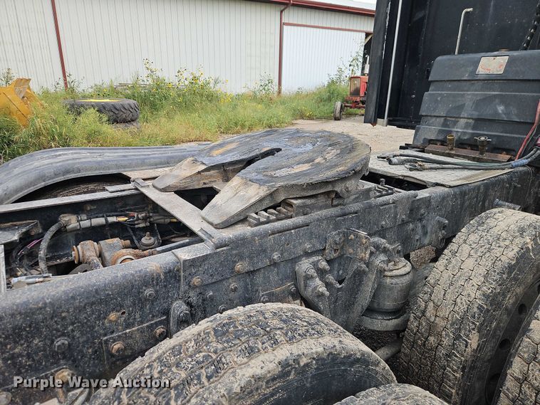 image for item EB8318 1996 Kenworth T600 semi truck