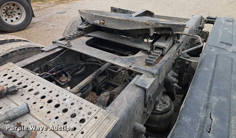 image for item EB8318 1996 Kenworth T600 semi truck