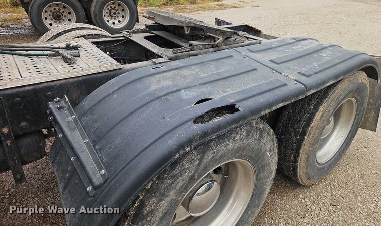 image for item EB8318 1996 Kenworth T600 semi truck