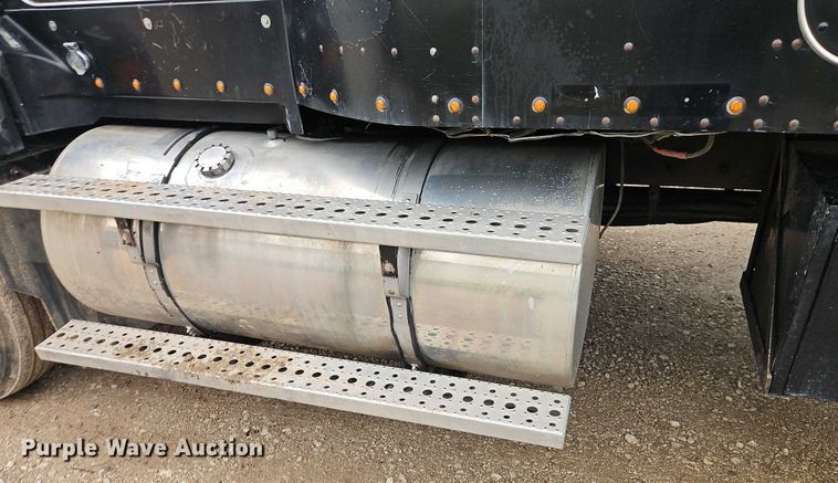 image for item EB8318 1996 Kenworth T600 semi truck