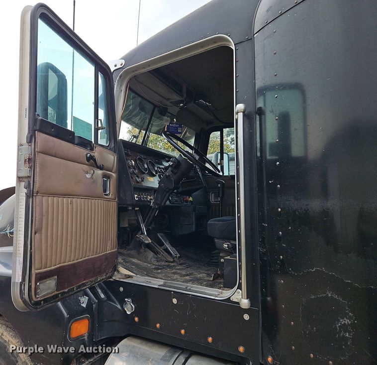 image for item EB8318 1996 Kenworth T600 semi truck
