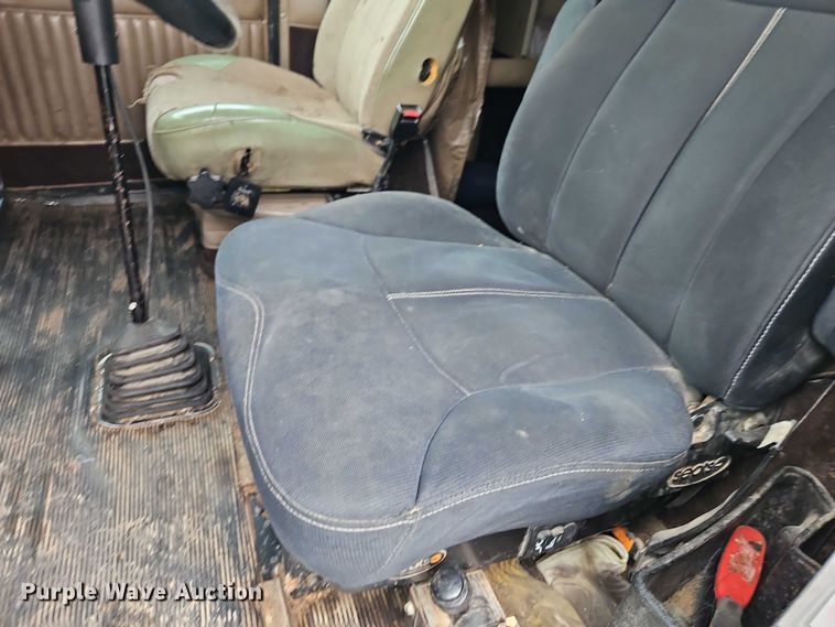 image for item EB8318 1996 Kenworth T600 semi truck