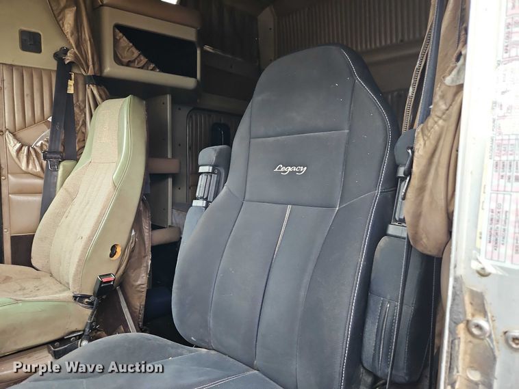 image for item EB8318 1996 Kenworth T600 semi truck