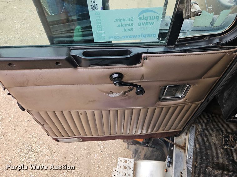 image for item EB8318 1996 Kenworth T600 semi truck