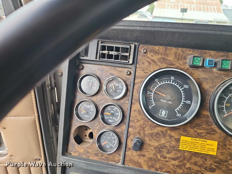 image for item EB8318 1996 Kenworth T600 semi truck