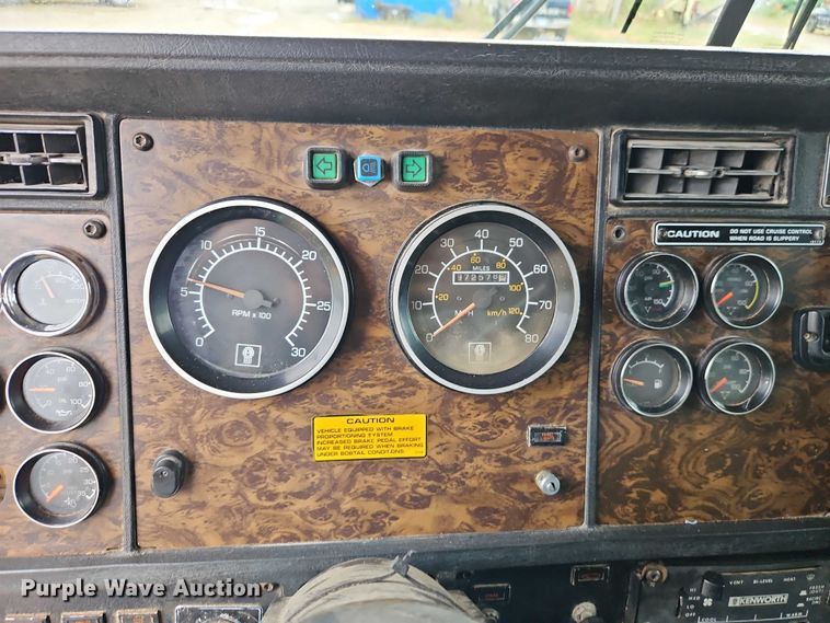 image for item EB8318 1996 Kenworth T600 semi truck