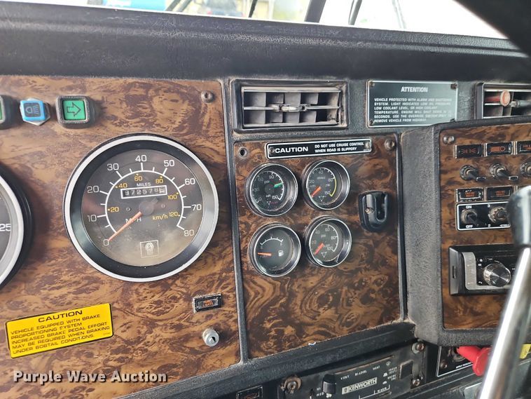 image for item EB8318 1996 Kenworth T600 semi truck