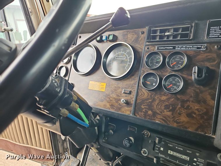 image for item EB8318 1996 Kenworth T600 semi truck