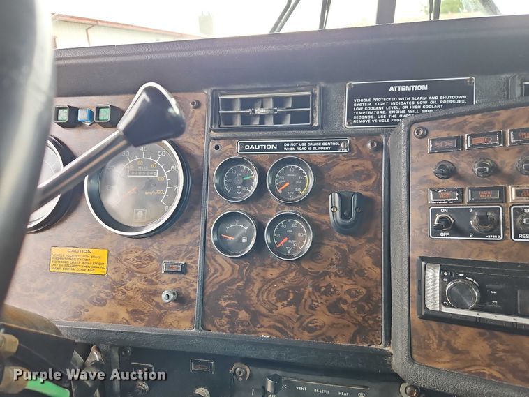 image for item EB8318 1996 Kenworth T600 semi truck