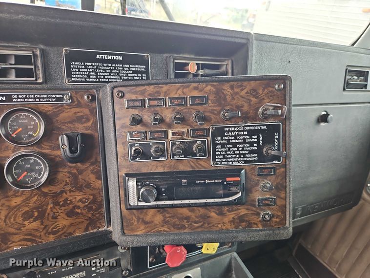 image for item EB8318 1996 Kenworth T600 semi truck