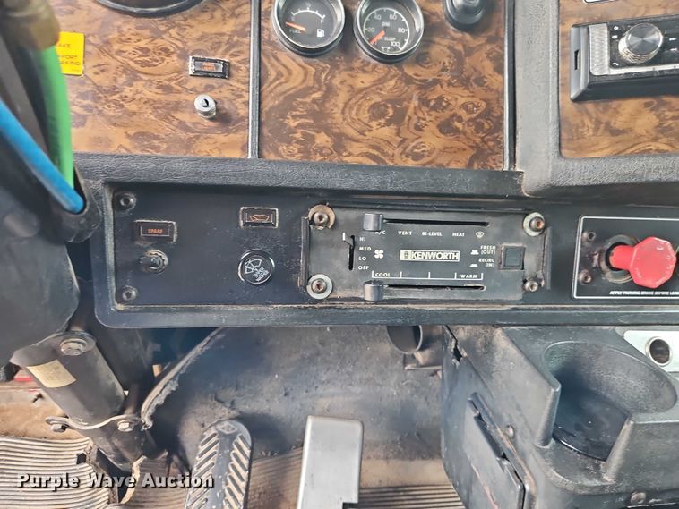 image for item EB8318 1996 Kenworth T600 semi truck