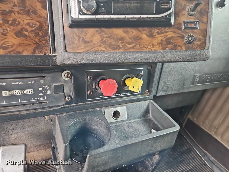 image for item EB8318 1996 Kenworth T600 semi truck