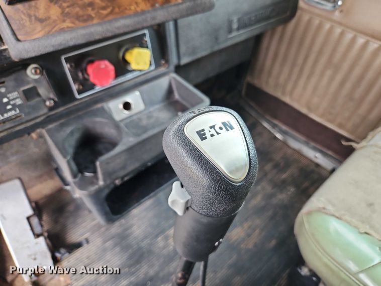 image for item EB8318 1996 Kenworth T600 semi truck